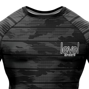 Vêtements de sport MMA Rash Guard pour hommes adultes UPF50 + à séchage rapide respirant avec logo personnalisé sur mesure - Product Image 3