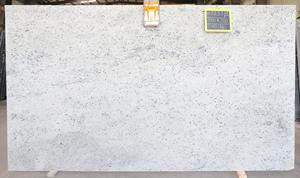 Dalles polies en granit blanc colonial idéales pour les comptoirs de cuisine, les monuments et les applications de pierres tombales - Product Image 3