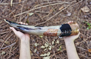 Corne à boire Viking de la meilleure qualité, style animal poli, écologique, sans danger pour les aliments, corne de boeuf véritable avec design en cuivre - Product Image 2