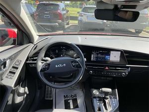 Kia <span class=keywords><strong>Niro</strong></span> FWD 2025 Rouge Propre, Voiture d'occasion, Intérieur Clair, Sièges en Tissu, SUV, Toit Ouvrant, Camionnette, Meilleur <span class=keywords><strong>Prix</strong></span>, Voiture de Qualité - Product Image 6