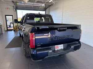 (TB) CAMIONETA USADA TUNDRA PLATINUM 2022 4DR CREWMAX 4WD SB CON CAMIÓNETA DE 5.5' (3.4L 6CYL TURBO 10A) - Product Image 2