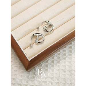 Orecchini a Cerchio Placcati in Oro 18K con Pendenti Collegati e Orecchini Pendenti in Argento, Regalo di Moda per Mamma e Lei - Product Image 2