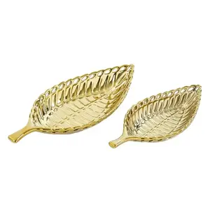 Nouvel arrivage Plat de service élégant en forme de feuille en aluminium de couleur or Assiette décorative pour les mariages, les restaurants et les fêtes - Product Image 1