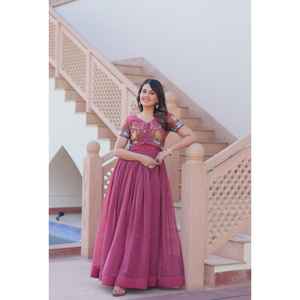 PREMIUM DESIGNER READYMADE KOTI-GOWN COLLECTIONS Col rond fantaisie comme indiqué dans l'image TISSU CRUCHES ARGENT - Product Image 1