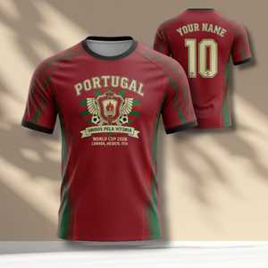 Maglietta Unisex per Tifosi di Calcio Portogallo WC 2026, T-Shirt con Grafica Calcistica Rossa e Verde, Regalo Perfetto per il Giorno della Partita - Product Image 1