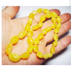 Collier de bijoux en résine de style vintage à la mode standard pour femmes meilleur produit de vente avec perles en résine et chaîne pour cadeau à la mode - Product Image 2