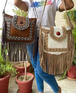 Bolso de Mano de Cuero Auténtico con Flecos de Piel, Bolso de Cuero Elegante con Pelo, Estilo Bohemio, Hecho a Mano en India - Product Image 5