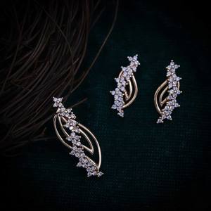 Conjunto de Colgante de Hoja Curva Plateada de Alta Calidad para Mujer, Acero Inoxidable con Circonitas Brillantes, Joyería Chapada en Oro - Product Image 3