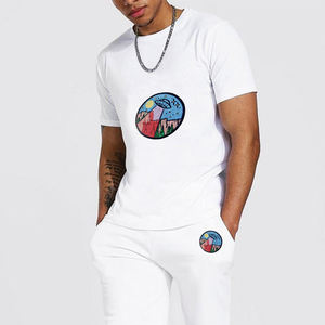 Conjunto de camiseta de verano para hombre de 100% algodón con bordado personalizado OEM, estilo informal transpirable en diferentes tamaños, logotipo totalmente personalizado - Product Image 5