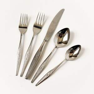 Ensemble de couverts en acier inoxydable de qualité restaurant, offrant une qualité de performance élevée, adapté aux repas professionnels - Product Image 3