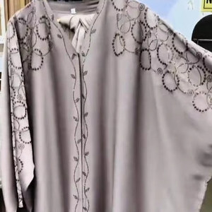 Vêtements musulmans traditionnels islamiques élégants et modestes pour femmes Abaya de mariée luxueuse de qualité supérieure style Dubaï-Accessoire inclus - Product Image 1