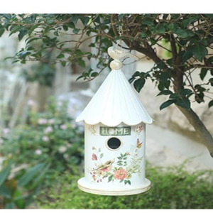 Elegante Casa de pájaros de metal blanco | Pintado a mano Floral "Home" Garden Decor Outdoor Hanging Wholesale - Product Image 1