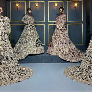 Lehenga de terciopelo nupcial con Grand Trail Cut Heavy Handwork Adornos completos y piedras Jarkan en estilo real - Product Image 1