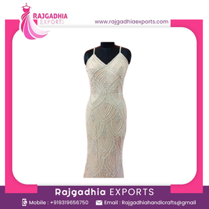 Robe de soirée sans manches décolleté en V d'Inde motif perlé à la main décorée longue robe de soirée grande taille avec taille naturelle - Product Image 2