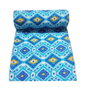 Couverture de serviette en coton vintage réversible faite à la main toute saison personnalisable lavable couvre-lit décor bloc impression indien Ikat jeter - Product Image 1