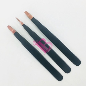 Ensemble de pinces à sourcils noires de qualité supérieure, pointues et biseautées, avec embout rose doré, très demandées, personnalisables avec logo de marque privée - Product Image 6