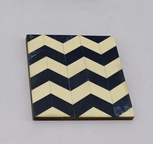 Sous-verre rond de luxe en bois rayé multicolore – Tapis à boisson moderne en bois stratifié pour bar à domicile et accessoires hôteliers - Product Image 6