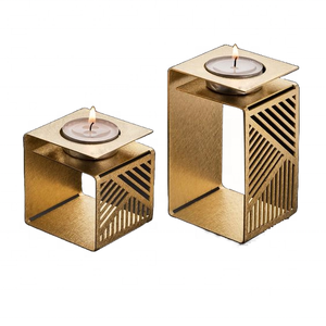 Bougeoir au design de luxe Bougeoir de qualité supérieure Bougeoir doré de luxe personnalisable pour l'éclairage de la décoration - Product Image 1