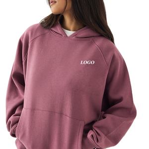 Service OEM Pull à capuche pour femmes avec logo personnalisé et tissu doux et confortable avec manches longues et poches kangourou pour les acheteurs en gros - Product Image 1