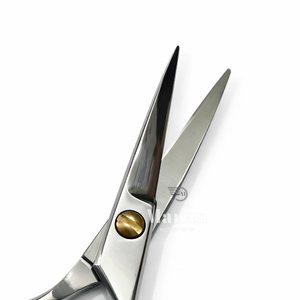 Tijeras de Barbero Profesionales de Acero Inoxidable con Anillos Dorados |   Tijeras de Corte de Pelo para Salón de Belleza y Barberías - Product Image 5