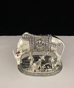 Nueva llegada estatuas de vaca artesanales a la venta Bal Krishna Kamdhenu vaca con ternero estatua de vaca grande para decoración y regalo - Product Image 3