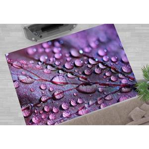 Tapis imprimé feuilles violettes et gouttes d'eau, design floral moderne, avec poils doux - Product Image 1