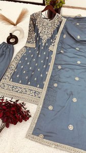 Salwar Kameez en soie sophistiqué brodé sur mesure design pakistanais Faisalabad pour les mariages 2024 tarif de gros - Product Image 4