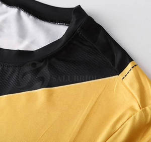 Meilleure vente d'éruptions cutanées respirantes en polyester/nylon de haute qualité pour hommes avec logo personnalisé Chemises de compression de fitness - Product Image 4