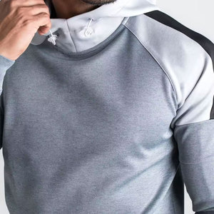 Sudadera con Capucha Deportiva Personalizada con Diseño Exclusivo en Degradado Negro, Rojo y Blanco - Product Image 5