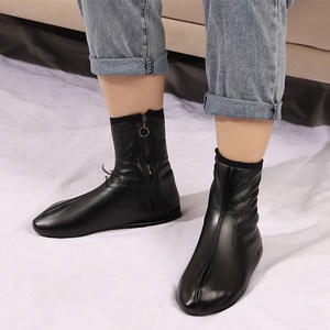 Chaussettes en cuir respirantes les plus vendues pour hommes couleurs confortables hiver hommes chaussettes en cuir chaussettes souples originales de haute qualité - Product Image 2