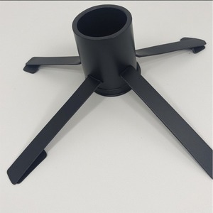 Élégant support de sapin de Noël en métal plaqué or fabriqué à la main avec une base sculptée, parfait pour les maisons de vacances décoratives et saisonnières - Product Image 6