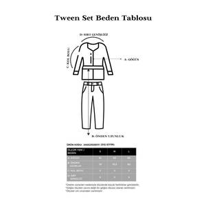 ชุดทวีนถักนิตติ้งสีออฟไวท์พร้อมแขนเสื้อที่มีดีเทลและผ้าที่ระบายอากาศได้ดี - Product Image 6
