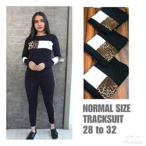 2024 nuevas mallas para correr de nailon ajustadas de cintura alta para mujer, tela de seda tejida con logotipo en relieve de secado rápido, estilo deportivo, sin botones - Product Image 5