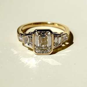 Ensemble de lunette 3 ct taille émeraude bague de mariage en diamant Moissanite ensemble de lunette de fiançailles bague en forme d'émeraude en or massif - Product Image 1