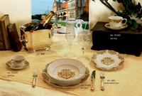 Service de table Blanche Royal 18 pièces en porcelaine fine, design classique inspiré de la famille royale, décoration d'intérieur, objet de collection, fabriqué en Italie