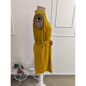 Robe courte Aerobin sans manches à col en V et boutonnée sur le devant avec ceinture pour femme, 35283 - Moutarde - Product Image 5