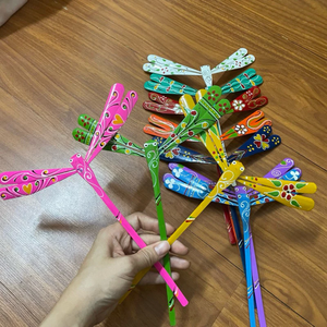 Juguete de equilibrio de libélula de bambú pintado a mano de Vietnam y regalo de decoración de recuerdo para el hogar hecho en Vietnam - Product Image 1