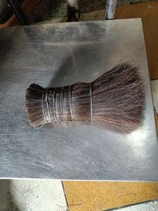 Brosse à cheveux en poils de grande et petite queue de cheval avec logo personnalisé pour nettoyer à sec les queues des animaux - Product Image 2