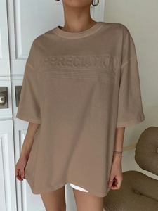 เสื้อยืดพิมพ์ลายนูนทำจากผ้าฝ้าย100% สำหรับผู้หญิงปรับแต่งได้เลือกได้เองมีไหล่ปล่อยทรงหลวม - Product Image 6