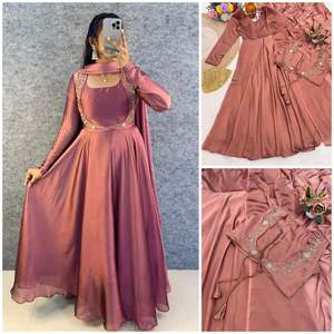 ชุดคุर्ตาผ้าไหมแท้สำหรับผู้หญิง สไตล์ลำลอง เหมาะสำหรับงานแต่งงาน งานดีวาลี งานพรอม ยาวคลุมเท้า ลายปักมือสวยงาม - Product Image 5