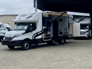 Autocaravana de Lujo 4x4 Todoterreno, Remolque para Transporte de Vehículos, Casa Móvil Nueva con Refrigerador, de Aluminio y Acero, con Una Habitación, para Exteriores - Product Image 5