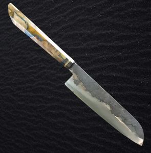 Cuchillo Santoku Profesional de Cocina, Alta Calidad, Hecho a Mano, Acero de Damasco, Funda de Cuero Puro, Ambidiestro, Apto para Lavavajillas - Product Image 3