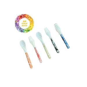 Cuillères en nacre faites à la main luxueuses du Viet Nam Cadeaux éthiques, élégants et uniques pour une cuisine ou un décor raffiné - Product Image 1