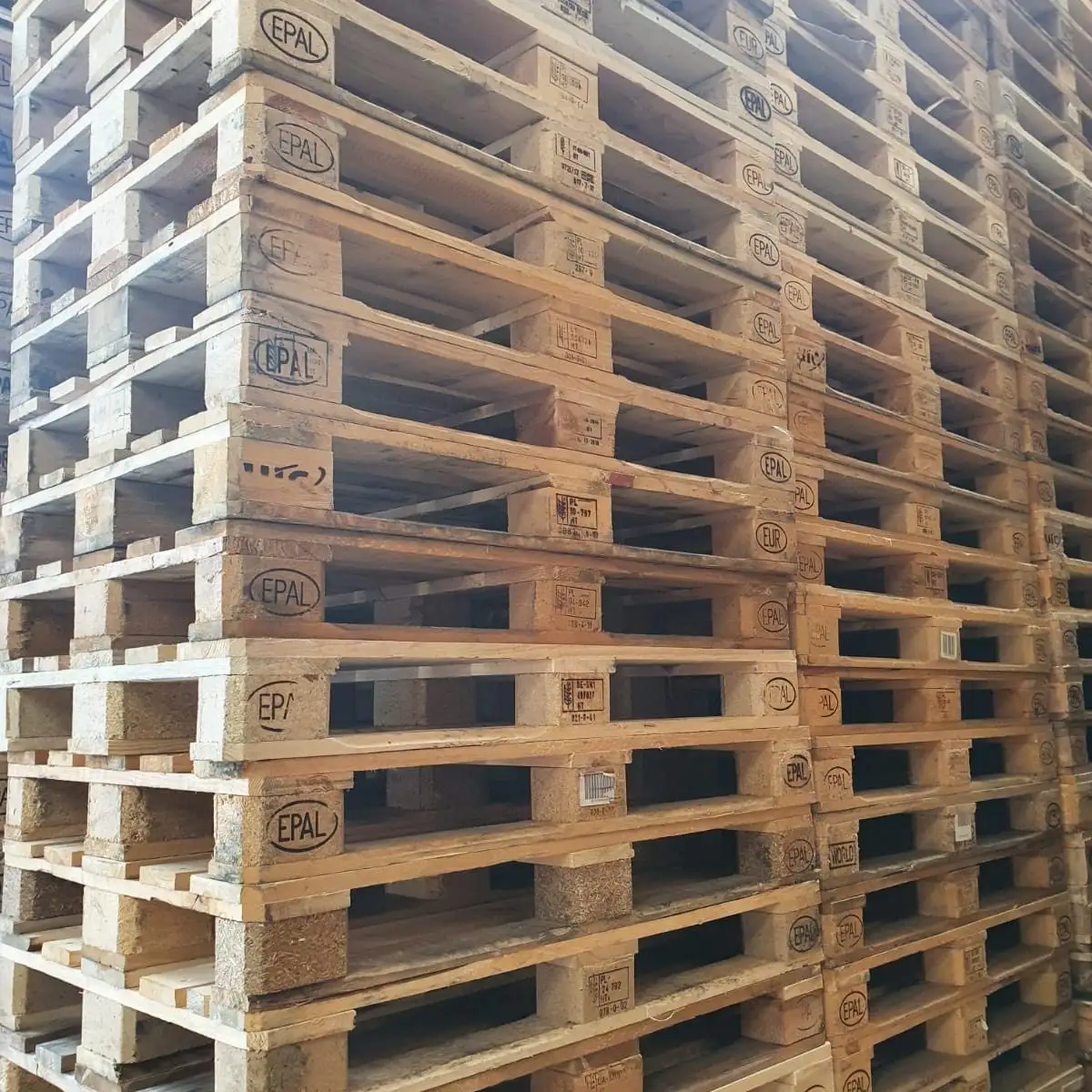 फ़ैक्टरी थोक सस्ते 4 वे थाईलैंड लकड़ी के पैलेट फ़ैक्टरी