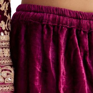 Vestito Palazzo ricamato in velluto rosa Magenta all'ingrosso abbigliamento etnico da donna OEM fornitore di abbigliamento personalizzato per feste - Product Image 6