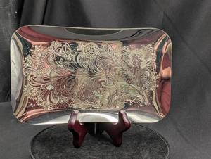 Plateau de service rectangulaire artisanal en argent fini avec motif gravé détaillé, idéal pour les repas et les cadeaux - Product Image 5