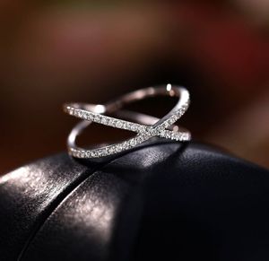 Bague de fiançailles et de mariage en argent sterling 925 plaqué argent avec moissanite de laboratoire taille brillant, style classique, sertissage à griffes - Product Image 6