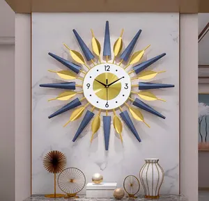 Ak真ちゅうユニークでモダンなデザインメタルサンバースト装飾壁時計クォーツサイレント壁時計ホームオフィス用サイレントウォールクロック