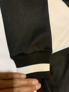 Vêtements de sport actifs 2 pièces personnalisables pour femmes Survêtements OEM pour le jogging 100% Ensemble de sport personnalisé pour femmes - Product Image 3