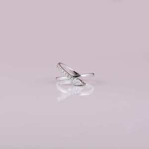 Anillo de compromiso chapado en oro macizo de 14 quilates con diamantes cultivados en laboratorio de corte de pera, piedras de acento de estilo clásico, anillo de diamantes cultivados en laboratorio - Product Image 1